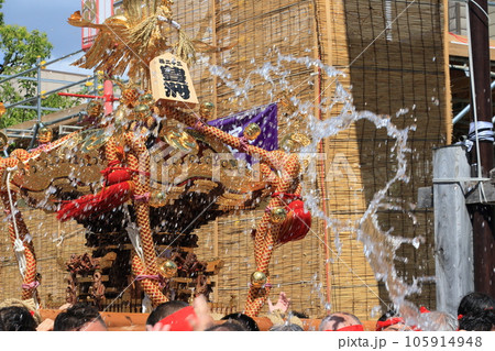 富岡八幡宮のお神輿 江戸三大祭り 水かけ祭り 富岡八幡宮のお神輿 江戸三大祭り 水かけ祭り 105914948