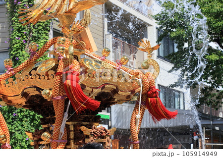 富岡八幡宮のお神輿 江戸三大祭り 水かけ祭り 富岡八幡宮のお神輿 江戸三大祭り 水かけ祭り 105914949