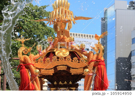 富岡八幡宮のお神輿　江戸三大祭り　水かけ祭り 105914950