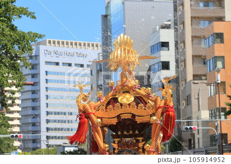 富岡八幡宮のお神輿　江戸三大祭り　水かけ祭り 105914952