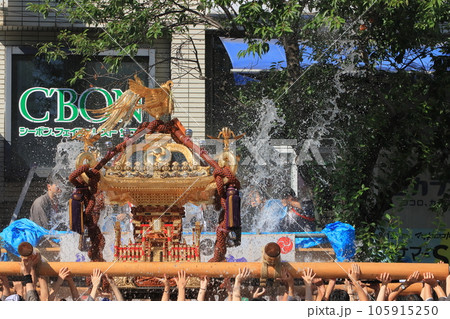 富岡八幡宮のお神輿　江戸三大祭り　水かけ祭り 105915250