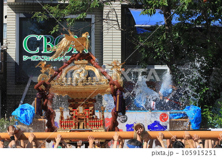 富岡八幡宮のお神輿 江戸三大祭り 水かけ祭り 富岡八幡宮のお神輿 江戸三大祭り 水かけ祭り 105915251