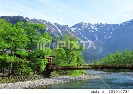 上高地 穂高連峰と梓川 上高地 穂高連峰と梓川 105916734