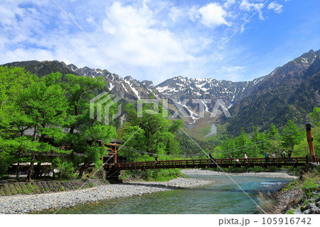 上高地 穂高連峰と梓川 上高地 穂高連峰と梓川 105916742