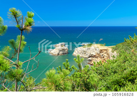 夏の加佐岬の眺め 石川県加賀市 夏の加佐岬の眺め 石川県加賀市 105916828