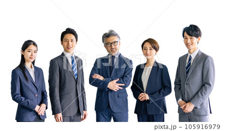 幅広い世代のビジネスパーソンのグループ　背景透過切り抜きPNG 105916979