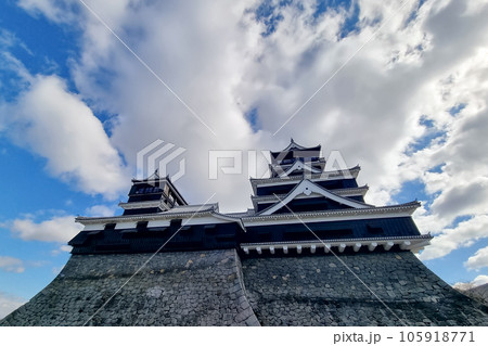 Famous Landscape of wall Kumamoto Castle in Northern Kyushu, Japan. 105918771