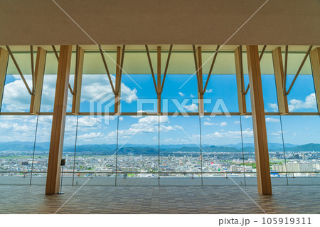 岐阜県庁、清流ロビーからの眺め〈岐阜県岐阜市〉 105919311