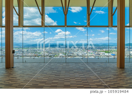 岐阜県庁、清流ロビーからの眺め〈岐阜県岐阜市〉 105919484