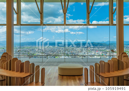 岐阜県庁、清流ロビーからの眺め〈岐阜県岐阜市〉 105919491