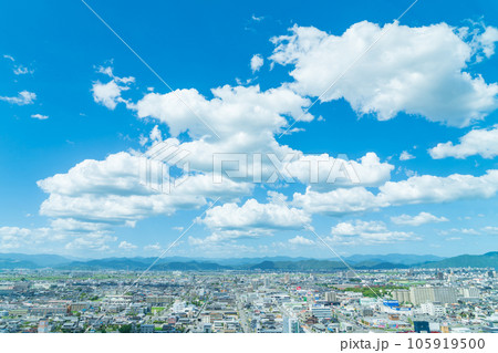 岐阜県庁、清流ロビーからの眺め〈岐阜県岐阜市〉 岐阜県庁、清流ロビーからの眺め〈岐阜県岐阜市〉 105919500