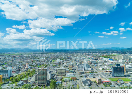 岐阜県庁、清流ロビーからの眺め〈岐阜県岐阜市〉 岐阜県庁、清流ロビーからの眺め〈岐阜県岐阜市〉 105919505