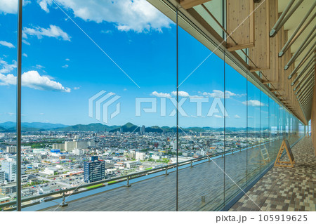 岐阜県庁、清流ロビーからの眺め〈岐阜県岐阜市〉 105919625