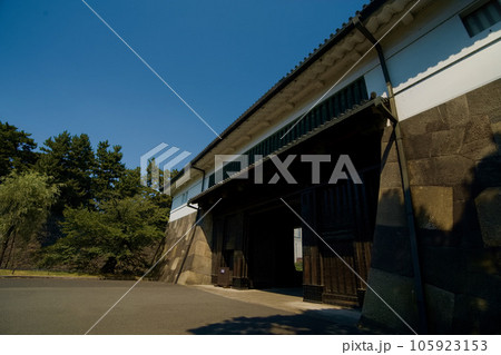 晴れの日の東京都千代田区桜田門 晴れの日の東京都千代田区桜田門 105923153