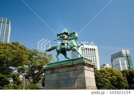 皇居外苑の楠木正成の銅像 105923154