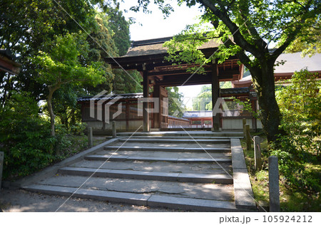 石清水八幡宮　頓宮殿の北門　京都府八幡市 105924212