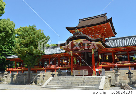 石清水八幡宮　回廊と楼門　京都府八幡市 105924234