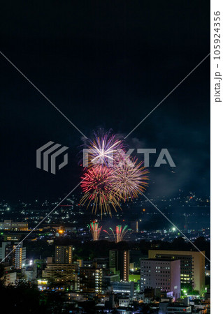 山形市街と山形花火大会 105924356