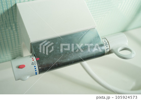 お風呂蛇口の水垢 105924573