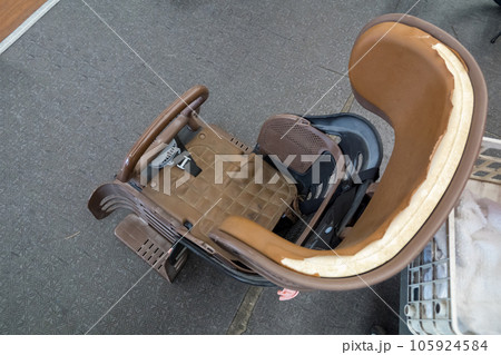 自転車のリアキッズシートの取り外し 自転車のリアキッズシートの取り外し 105924584