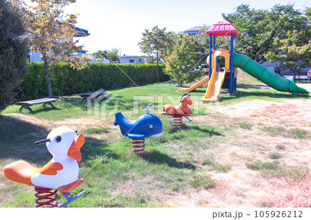児童遊園の遊具 105926212