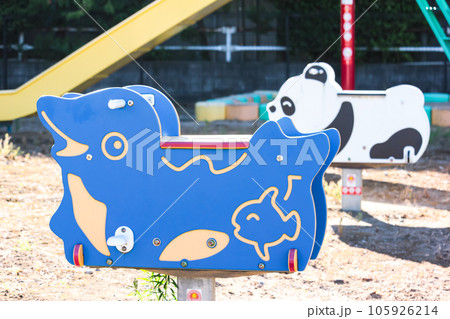 児童遊園の遊具 児童遊園の遊具 105926214