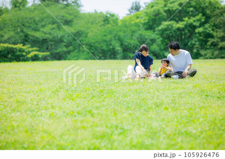 ファミリー 芝生 ファミリー 芝生 105926476