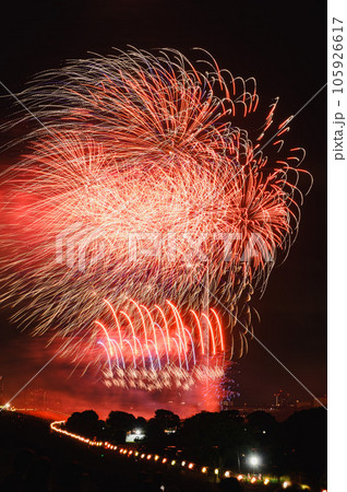 夜空を飾る花火・4年ぶりに開催された戸田橋花火大会（いたばし花火大会） 105926617