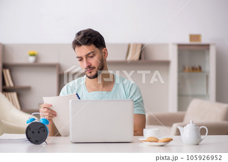 Young male freelancer working from home 105926952