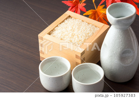 米、日本酒、秋 105927383