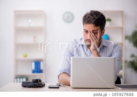 Young male employee working in the office 105927688