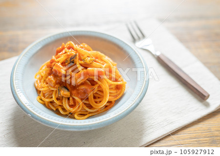 ベーコンと茄子のシンプルなトマトパスタ ベーコンと茄子のシンプルなトマトパスタ 105927912