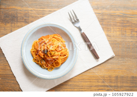 ベーコンと茄子のシンプルなトマトパスタ 105927922