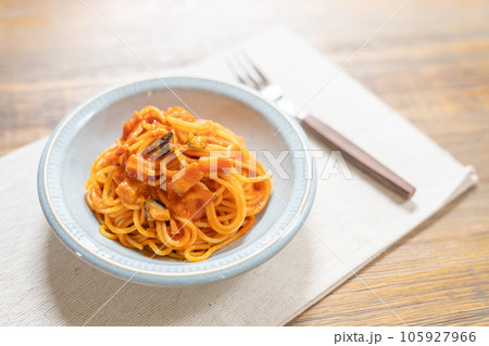ベーコンと茄子のシンプルなトマトパスタ ベーコンと茄子のシンプルなトマトパスタ 105927966