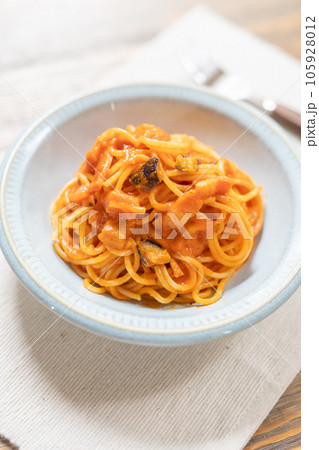 ベーコンと茄子のシンプルなトマトパスタ ベーコンと茄子のシンプルなトマトパスタ 105928012
