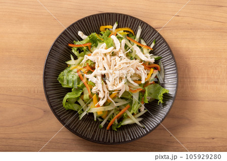 鶏ササミのサラダ 105929280