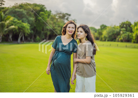 A heartwarming moment captured in the park as a pregnant woman after 40 shares a special bond with her teenage daughter, embracing the beauty of mother-daughter connection A heartwarming moment captured in the park as a pregnant woman after 40 shares a special bond with her teenage daughter, embracing the beauty of mother-daughter connection 105929361