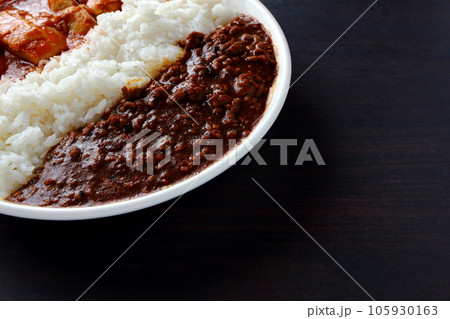 バターチキンカレーとキーマカレーのあいがけカレー バターチキンカレーとキーマカレーのあいがけカレー 105930163