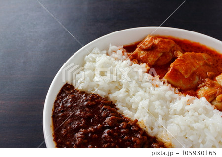バターチキンカレーとキーマカレーのあいがけカレー バターチキンカレーとキーマカレーのあいがけカレー 105930165