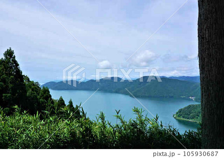 賤ケ岳山頂からの琵琶湖を望む風景 105930687