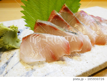 脂と甘み、ブリより美味しい、シマアジの刺身の写真 脂と甘み、ブリより美味しい、シマアジの刺身の写真 105930726