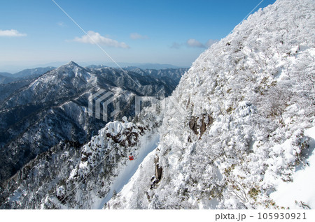 【富士見岩展望台から望む冬の大パノラマ】御在所岳・菰野町・三重県 【富士見岩展望台から望む冬の大パノラマ】御在所岳・菰野町・三重県 105930921