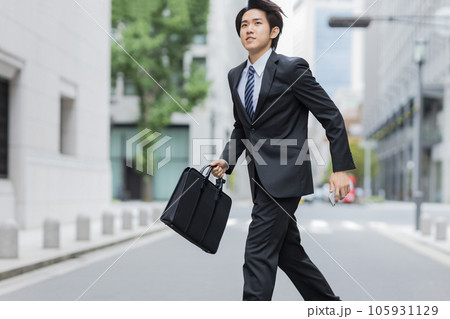 フレッシャーズ 就活する男性  105931129