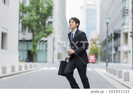 フレッシャーズ 就活する男性  105931132