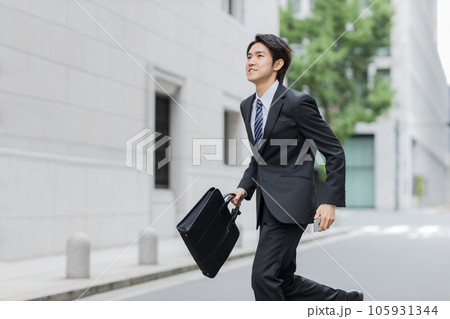 フレッシャーズ 就活する男性  105931344