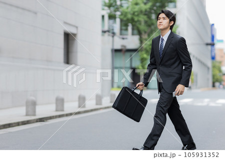 フレッシャーズ 就活する男性  105931352