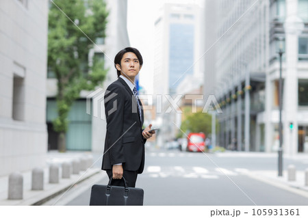 フレッシャーズ 就活する男性  105931361