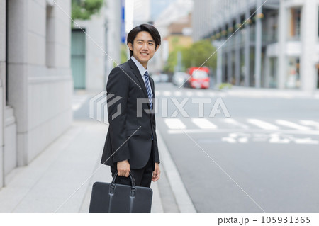 フレッシャーズ 就活する男性  105931365