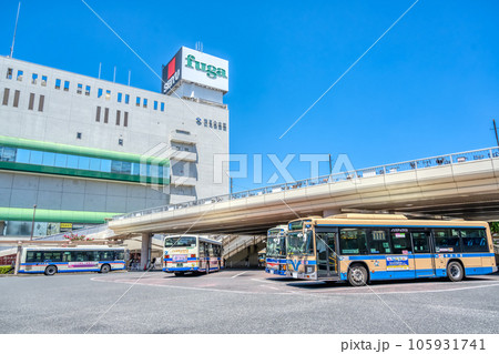 横浜市の都市風景　鶴見駅 105931741