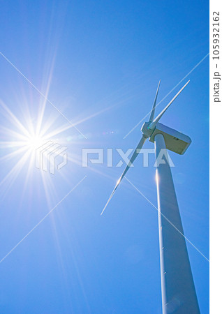 風力発電と太陽 105932162